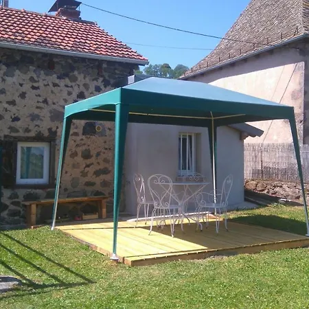 Location Insolite Dans Un Four A Pain Saint-Etienne-de-Carlat Exterior photo